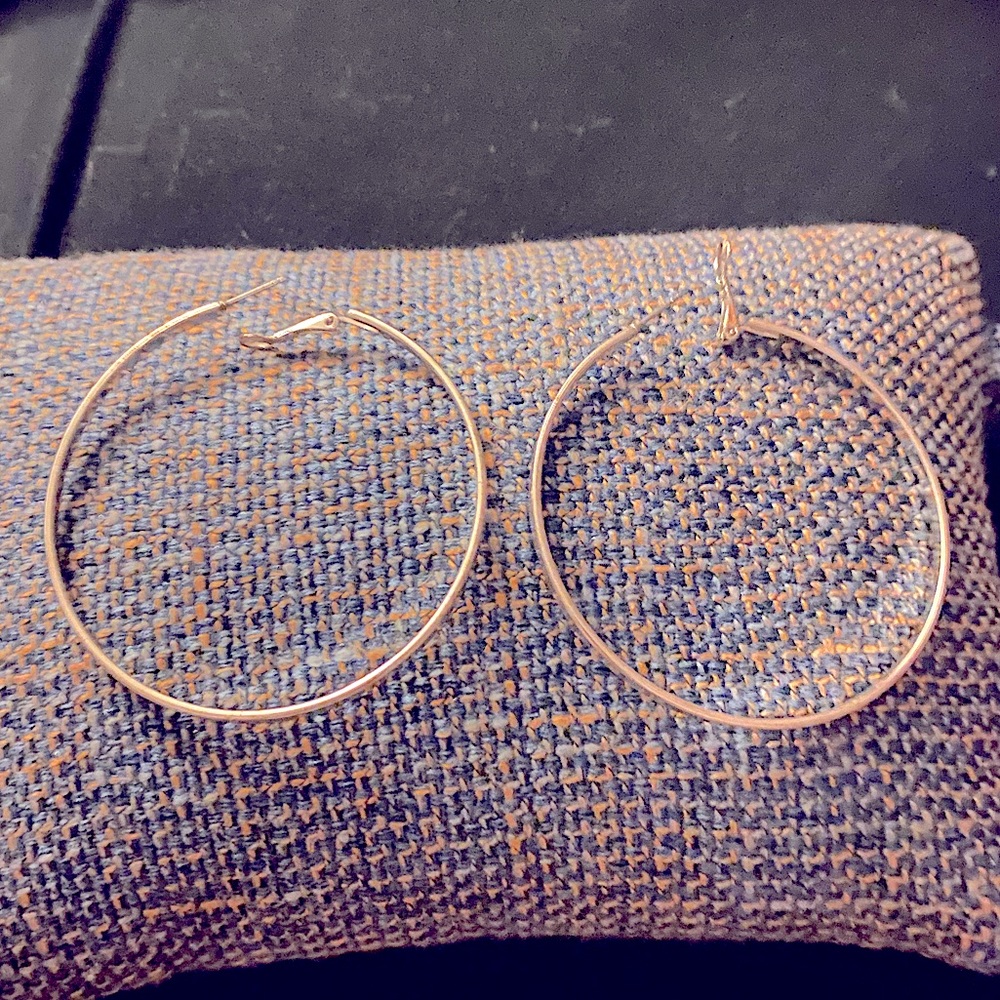 Large 90s style hoop earrings